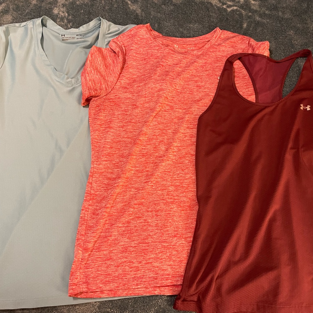 UNDER ARMOUR TOPS